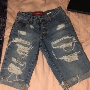 Knee high Bermuda shorts
